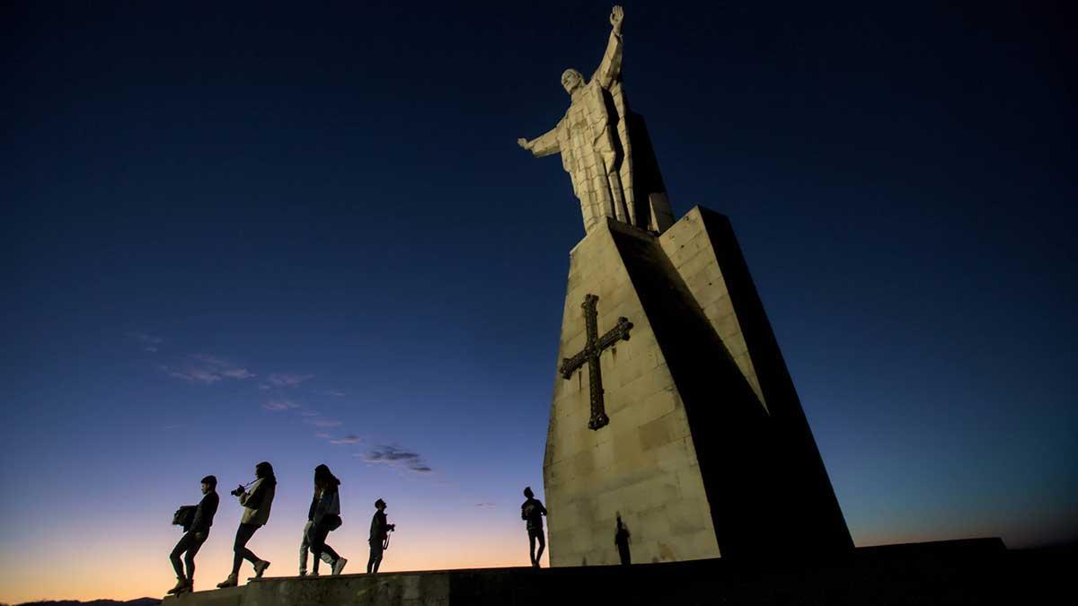 La cima del Naranco de Oviedo será uno de los sitios donde mejor se verá el eclipe solar de agosto en Asturias.