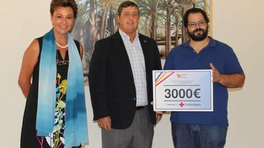 La UMH entrega 3.000 euros a Cruz Roja