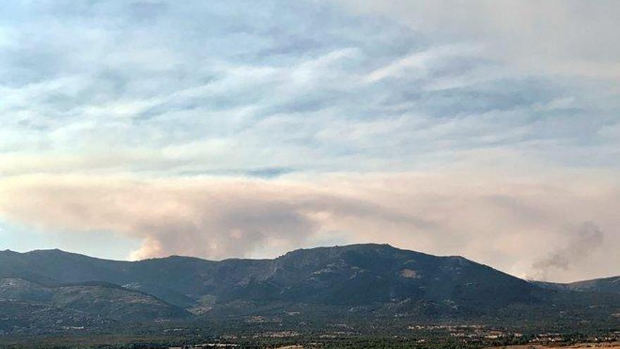 Dos incendios en Madrid y Segovia amenazan el Parque Nacional de Guadarrama