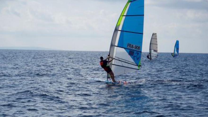 Windsurf en Ibiza: Los ganadores del Campeonato Europeo y Mundial de categoría Master de la clase Raceboard se deciden hoy