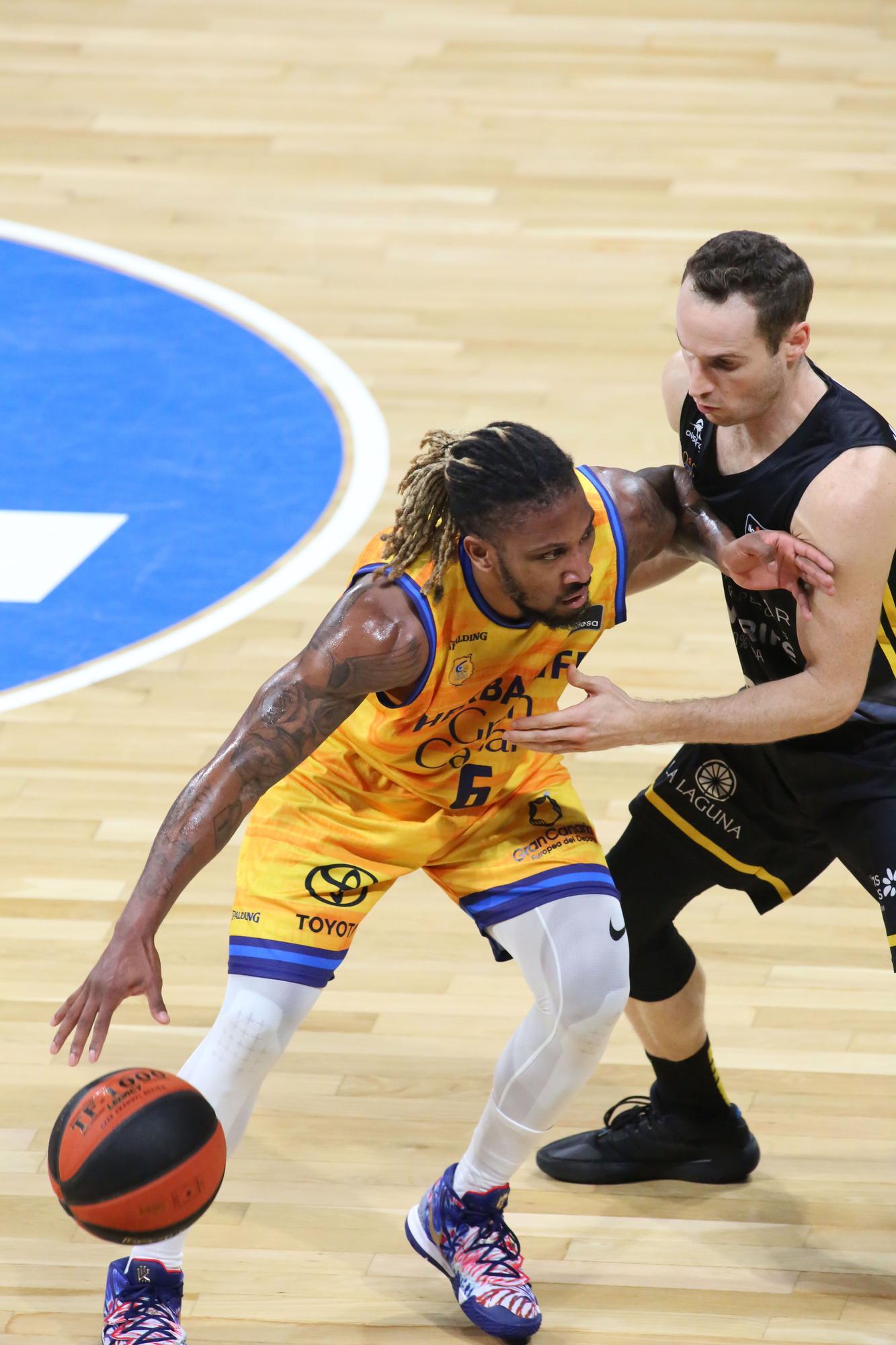 Imágenes del derbi Iberostar Tenerife-Herbalife Gran Canaria