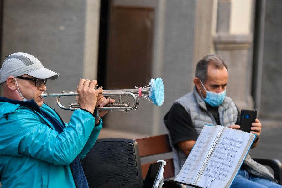 Comercios en la calle de Triana durante la campaña de Navidad y Reyes