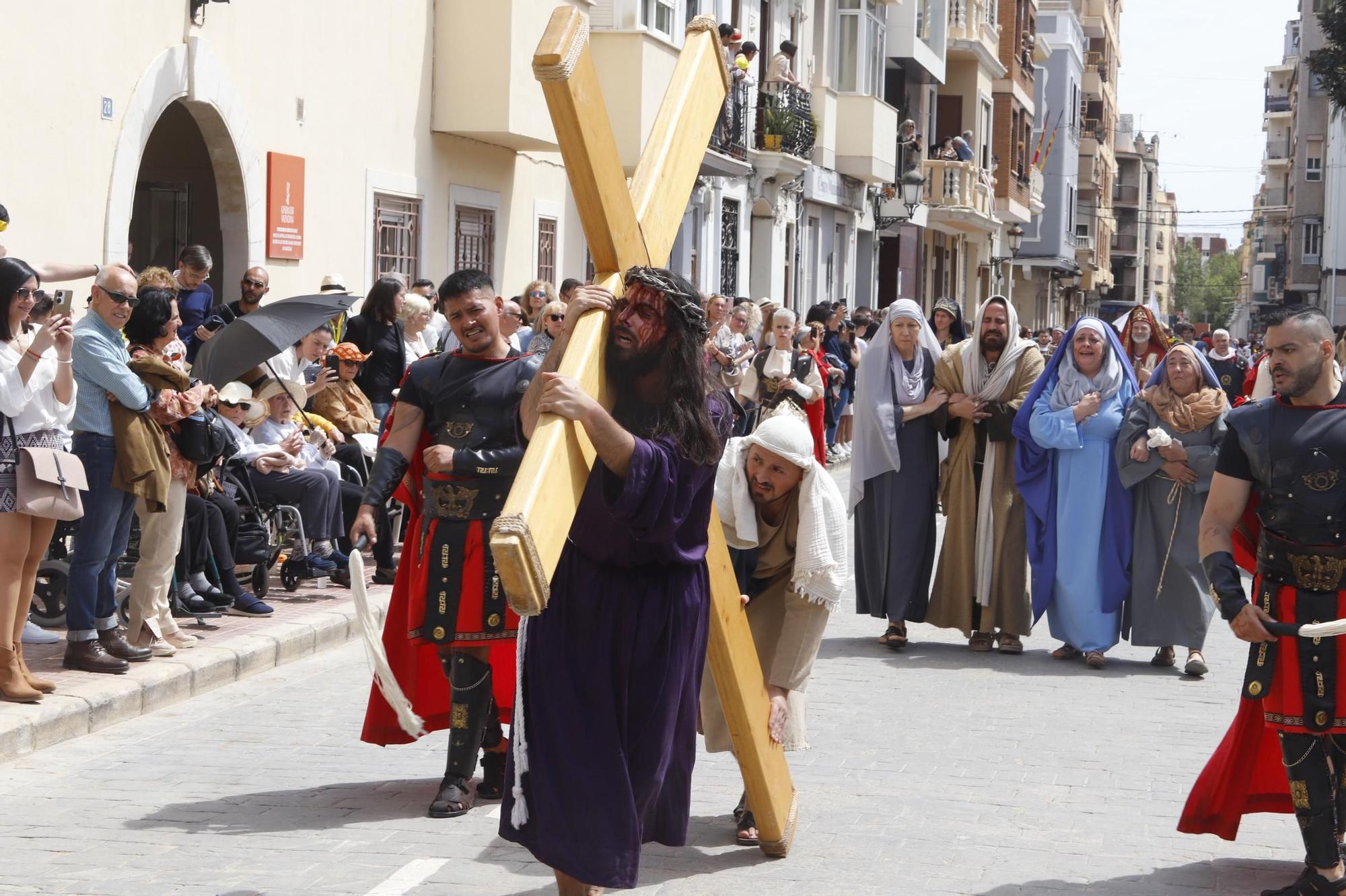Procedsión por la Calle de la Armagura en Benertússer
