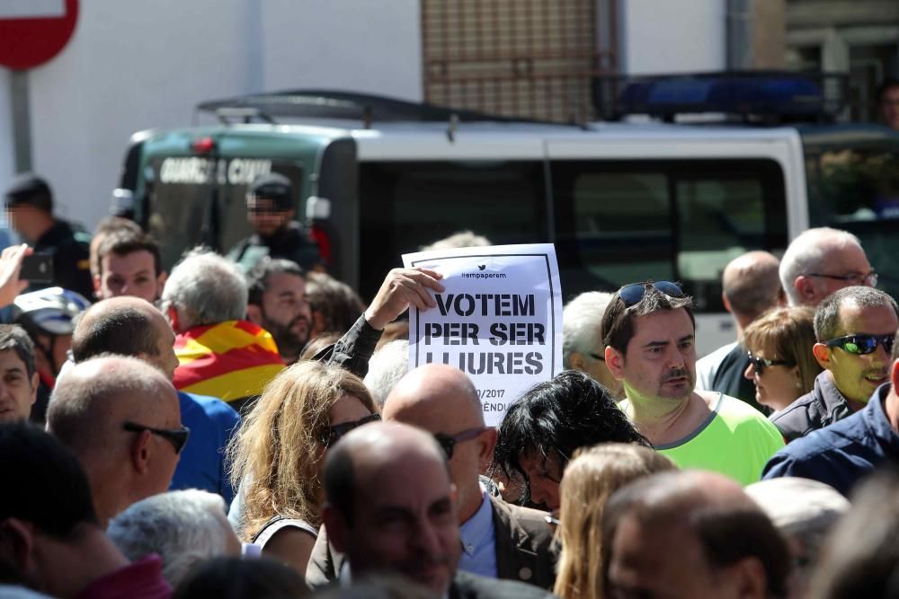 Resistència pacífica davant d'Unipost a Terrassa