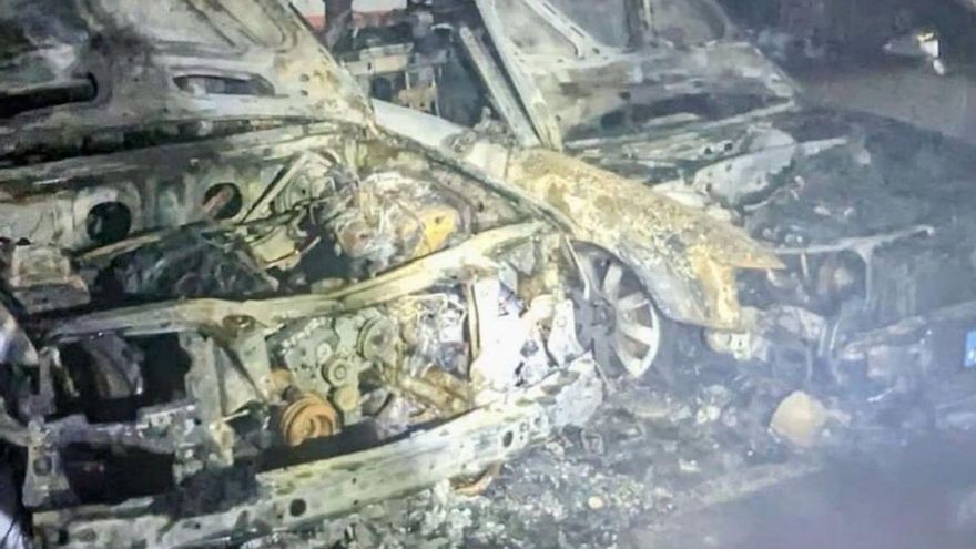 Más de nueve horas de intervención en el incendio del parking de la Losa