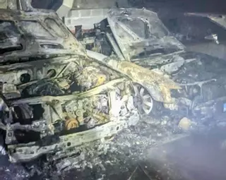Más de nueve horas de intervención en el incendio del parking de la Losa
