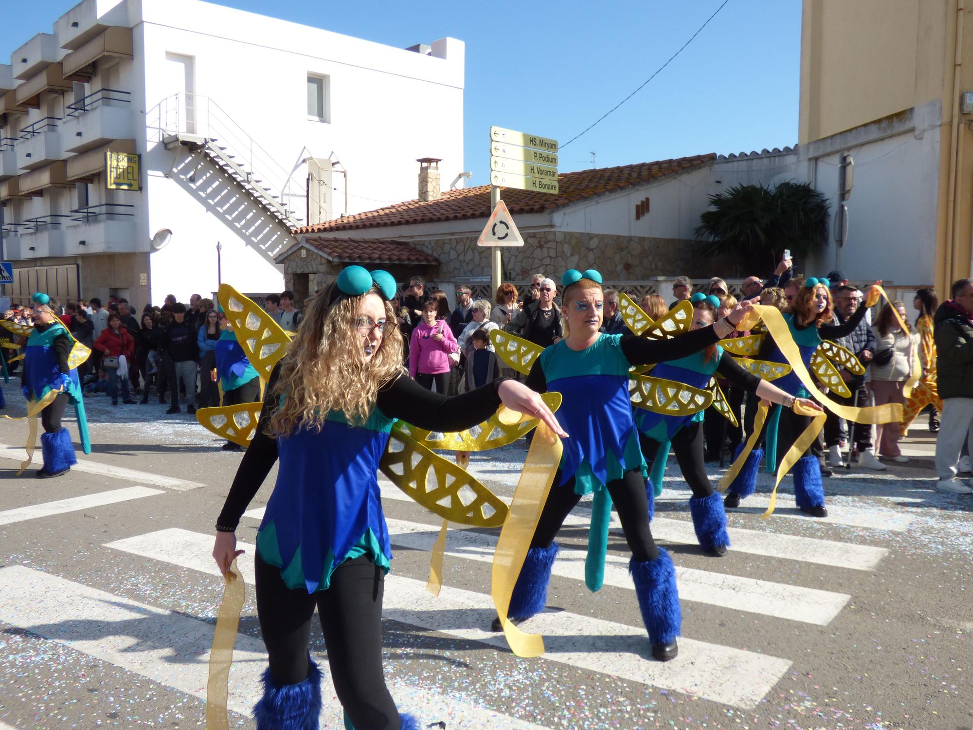 L'Escala vibra amb una rua de carnaval carregada d'imaginació