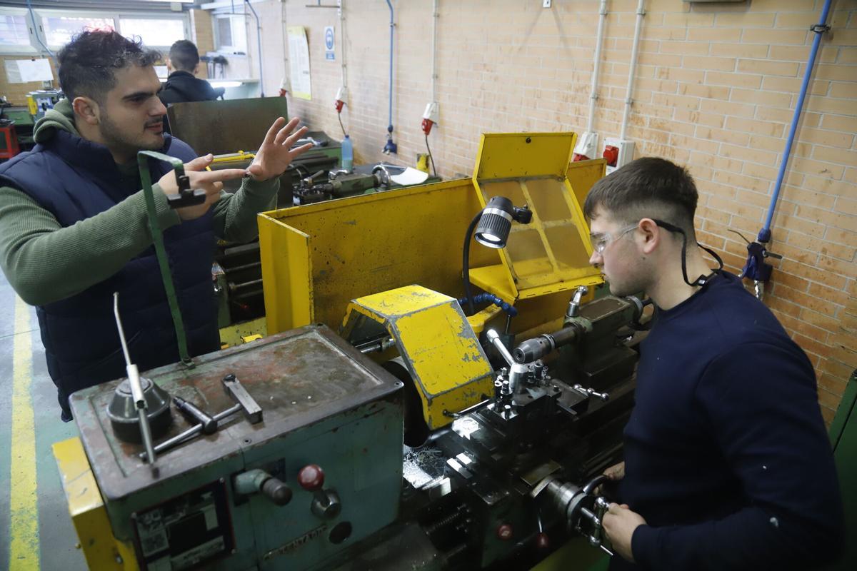 Córdoba IES Zoco instituto fp formación profesional Mecanizado, automoción y soldadura familias profesionales relacionadas con la BLET Base Logística del Ejército de Tierra