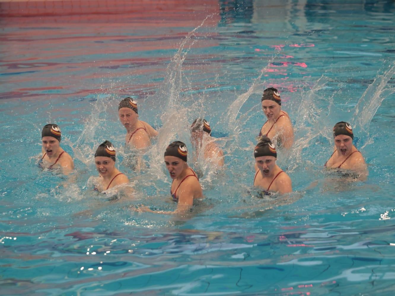 Exhibición solidaria por la dana del equipo español de natación artística