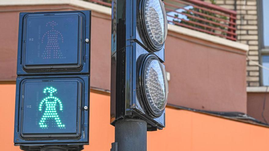 Los nuevos iconos masculino y femenino de los semáforos de València