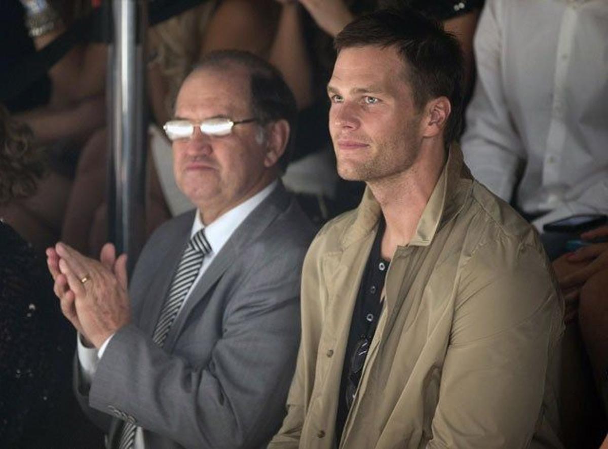 Tom Brady, espectador del último desfile de su mujer, emocionado