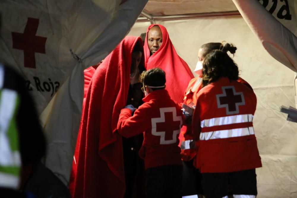 Llegan al puerto de Málaga más de cien inmigrantes rescatados