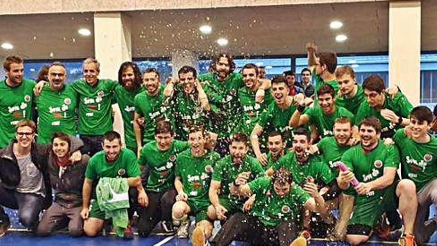 L&#039;Handbol Berga celebrant l&#039;ascens a tercera catalana