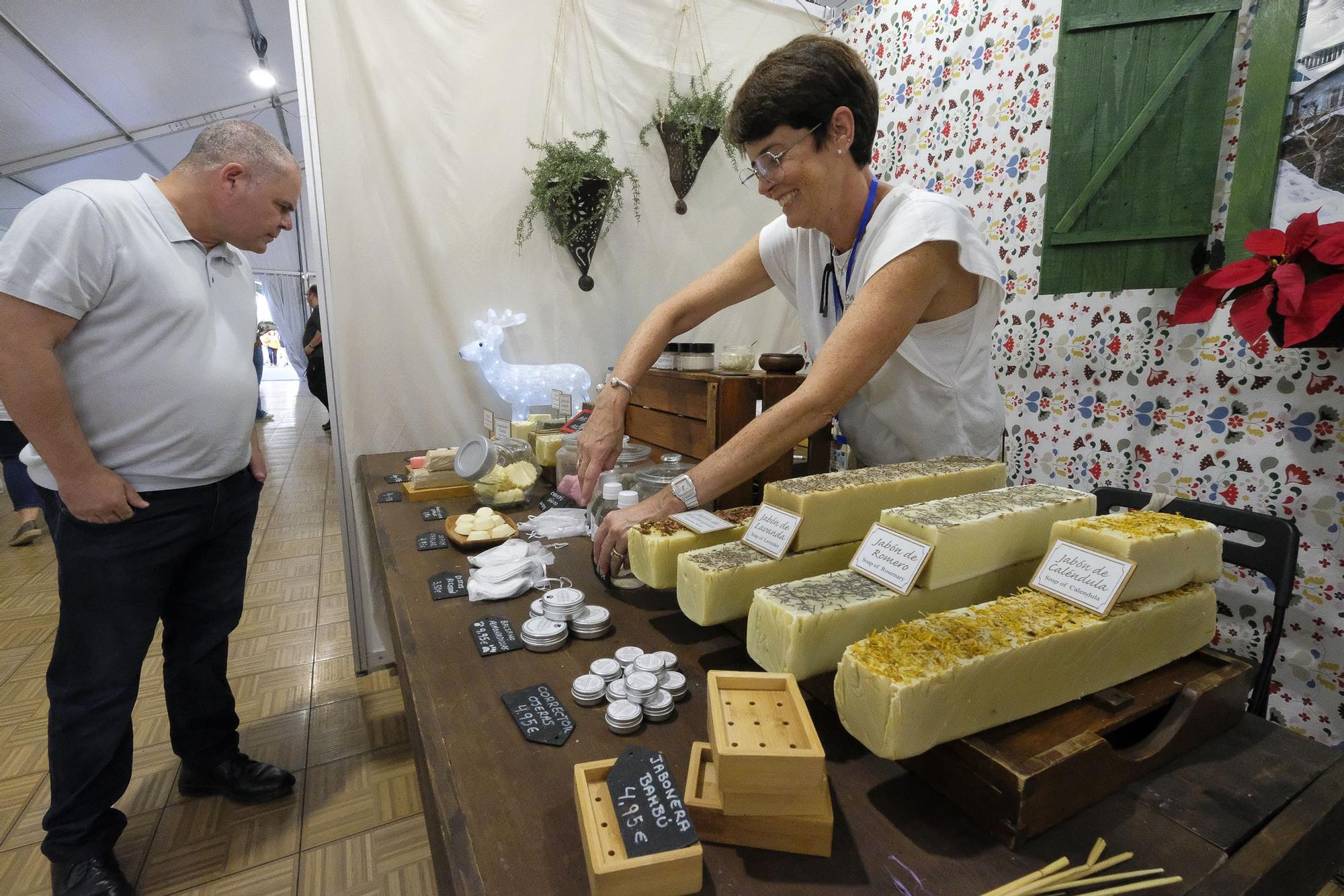 Feria de artesanía en el parque de San Telmo