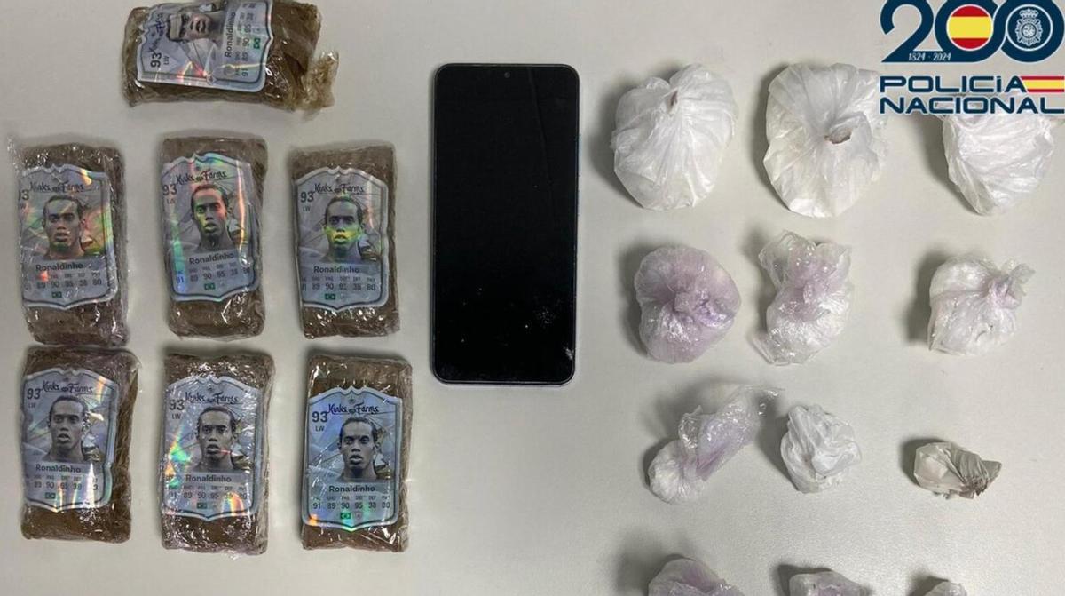 Detenido en Vigo un hombre con 900 gramos de droga en paquetes con la cara de Ronaldinho