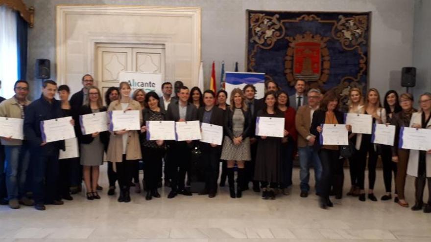 22 empresas y entidades de Alicante reciben el diploma que garantiza su calidad turística