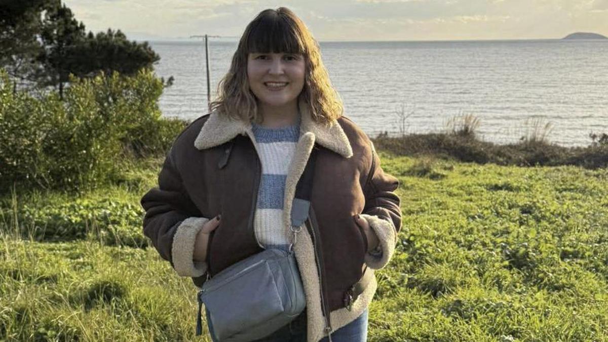 A cantante estradense Cristina Cimadevila estrea sinxelo: «A sorte chamou á porta e fixo que volvese gravar»