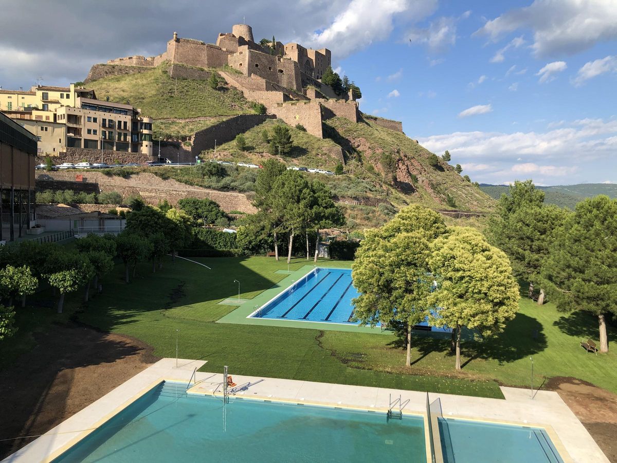 Vista de la piscina de Cardona