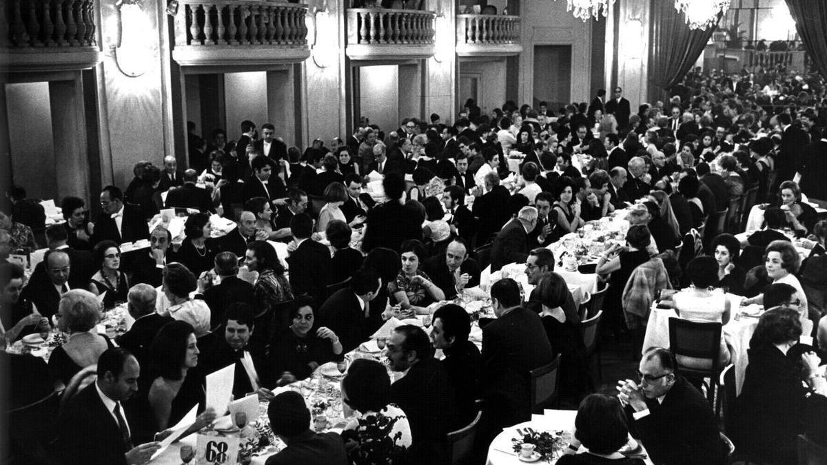 La cena del Premio Nadal en enero de 1970 en el Hotel Ritz de Barcelona.