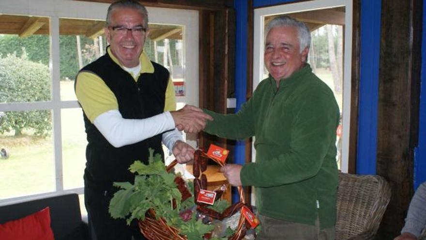 José Luis González gana el tercero de los torneos de golf dominicales de Cierro Grande