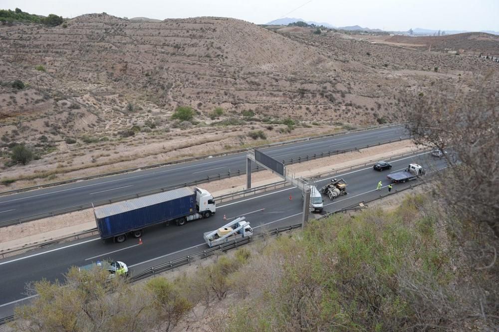 Atascos kilométricos tras el accidente de una furgoneta en la A7