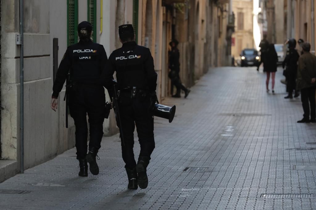 Inician los tres desahucios de la calle Sol sin incidentes