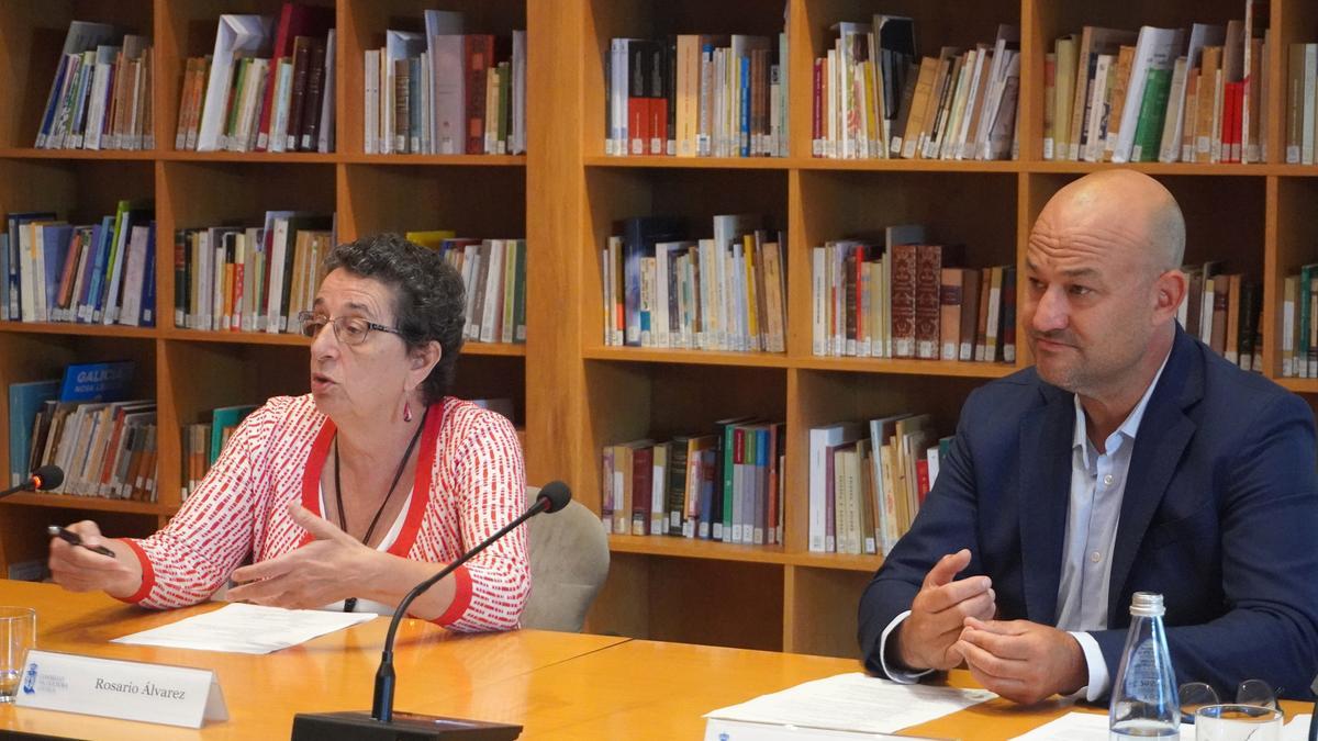 Rosario Álvarez, presidenta del CCG y Håkan Casares, coordinador del Observatorio da Cultura Galega, en la presentación del informe