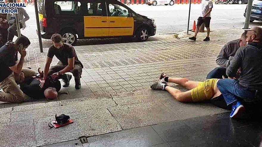 Un moment de la detenció a l&#039;estació de França de Barcelona.