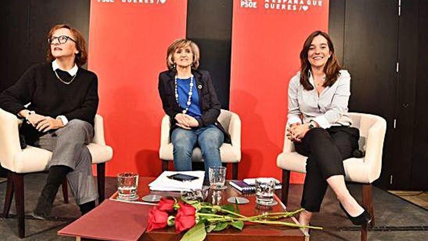 Esther Fontán, la ministra de Sanidad, María Luisa Carcedo y la candidata a la Alcaldía del Psoe, Inés Rey.