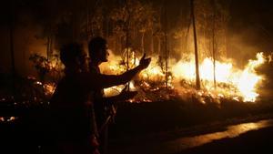 Incendio en Trabada: el fuego se acerca a las casas.