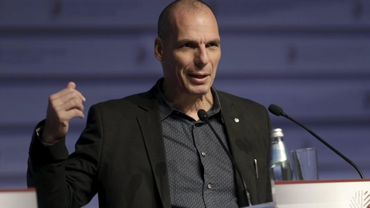 Varoufakis, durante la rueda de prensa en Riga, el viernes.