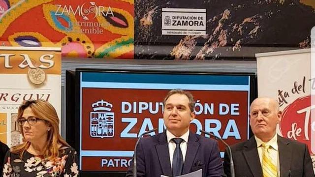 Sergio del Teso, junto a Martín Pozo, presenta el vídeo en Intur.