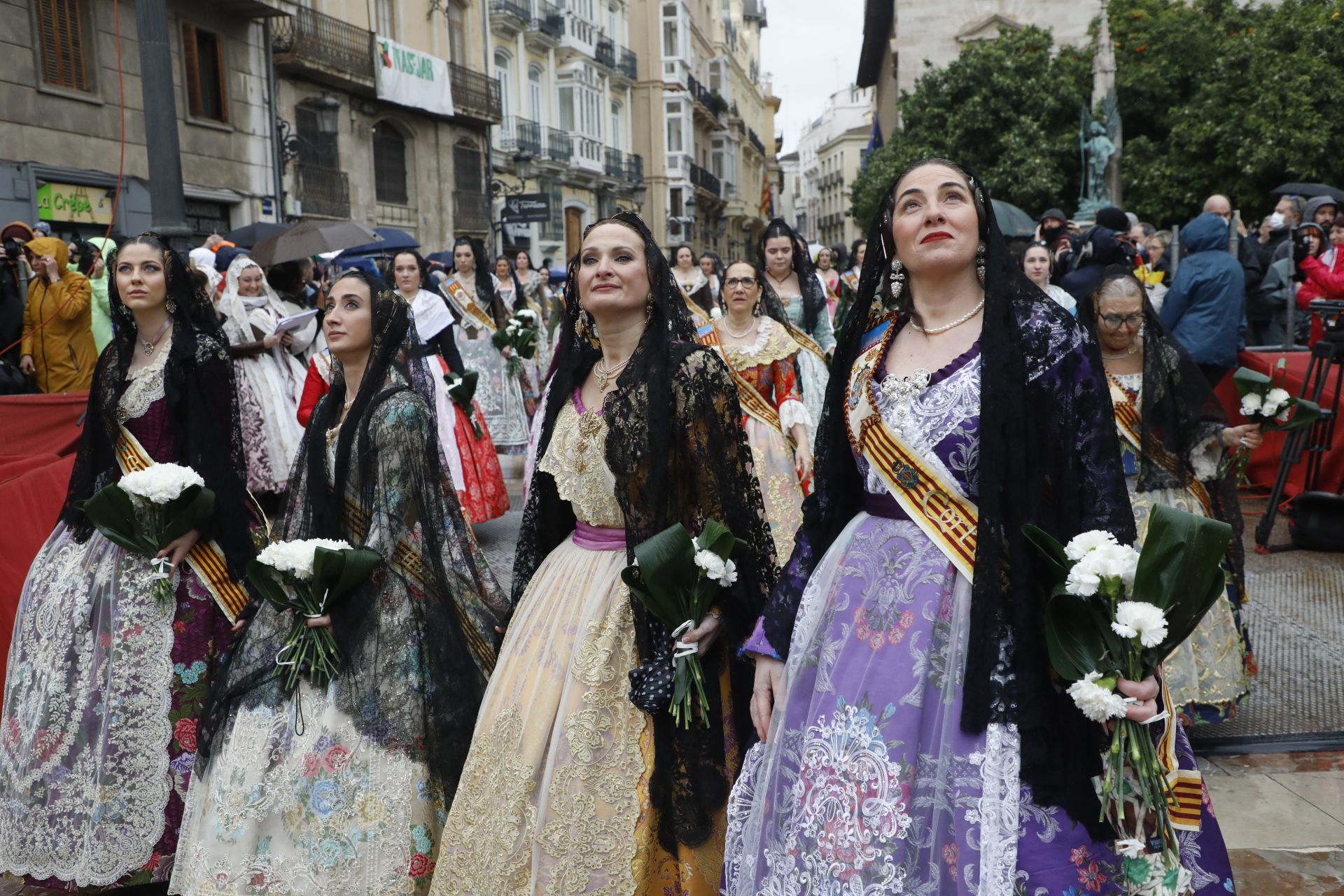 Búscate en el primer día de Ofrenda por la calle Quart (entre las 15.30 y las 17.00 horas)