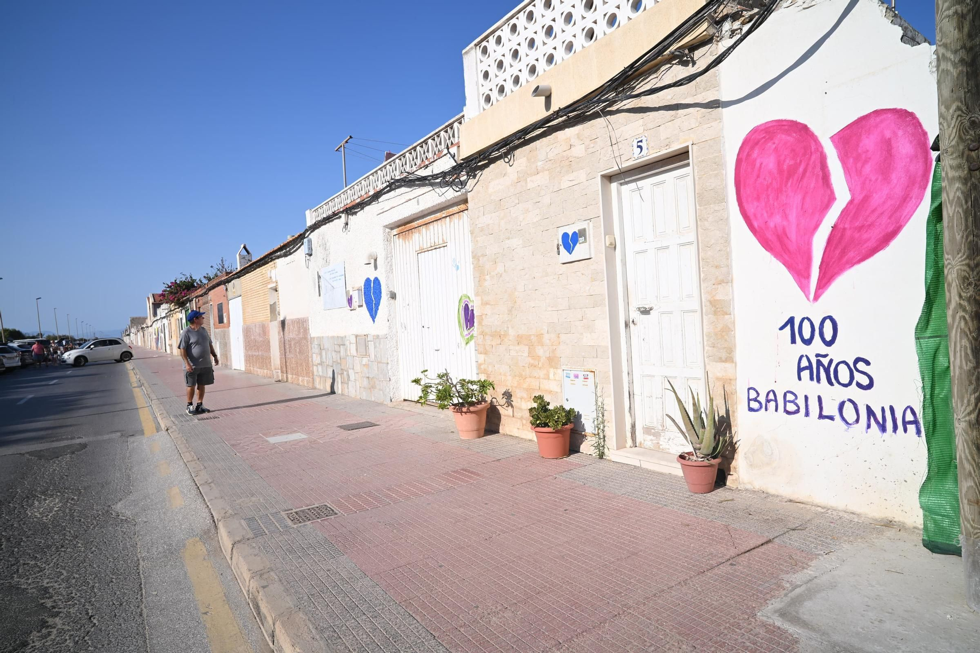 Corazones rotos en playa Babilonia: Los vecinos piden apoyo para mantener las casas en pie