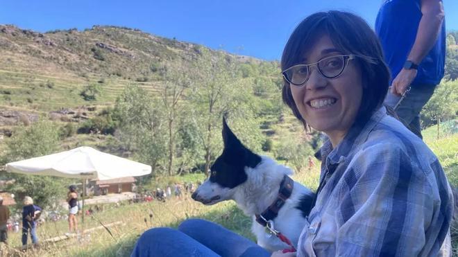 Laia Jurado, entre el aula y el rebaño: "El concurso de perros pastor de Castellar de N'Hug es como una danza entre todos"
