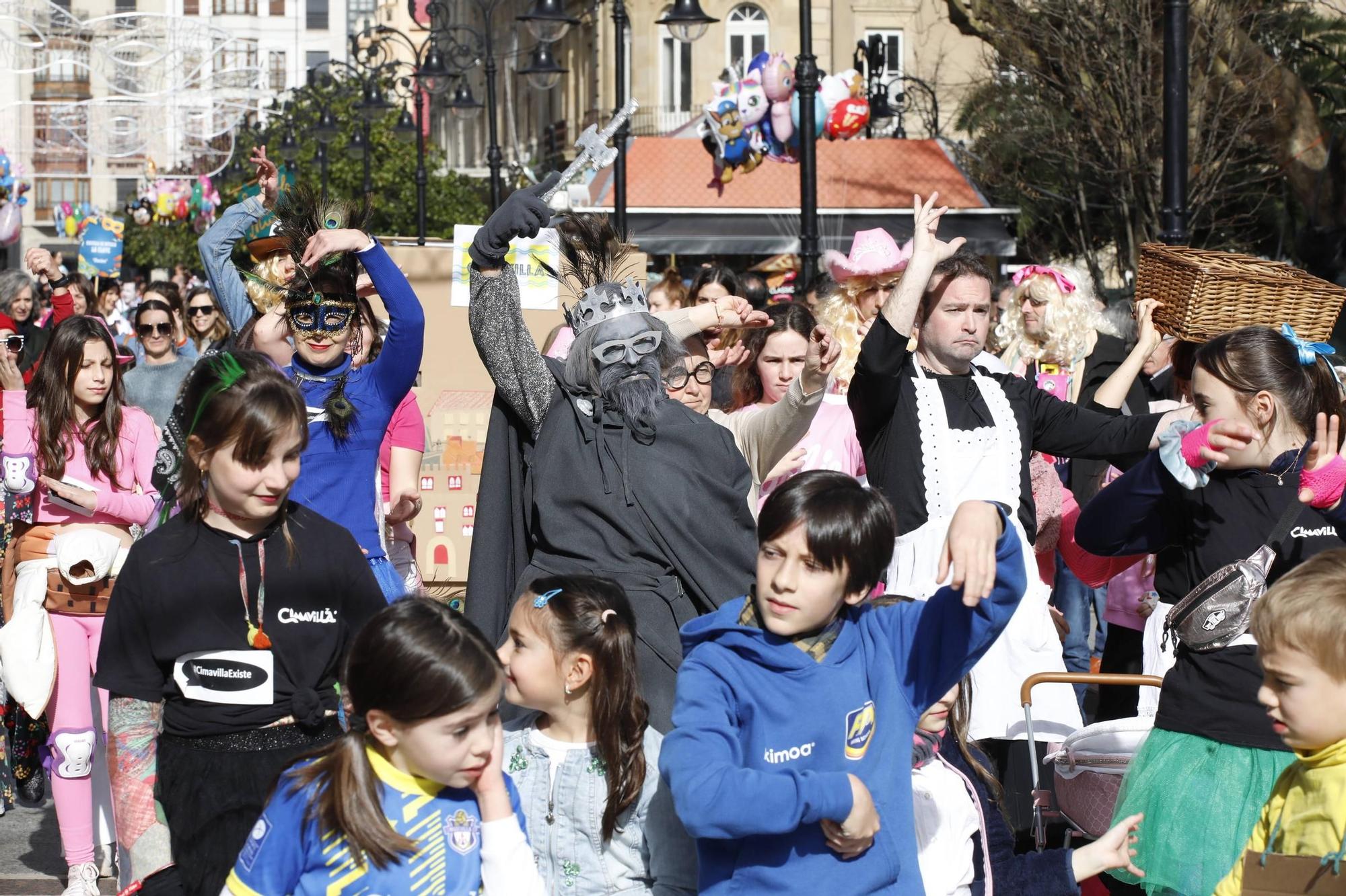 Así han disfrutado pequeños y mayores en el desfile infantil del Antroxu de Gijón (en imágenes)