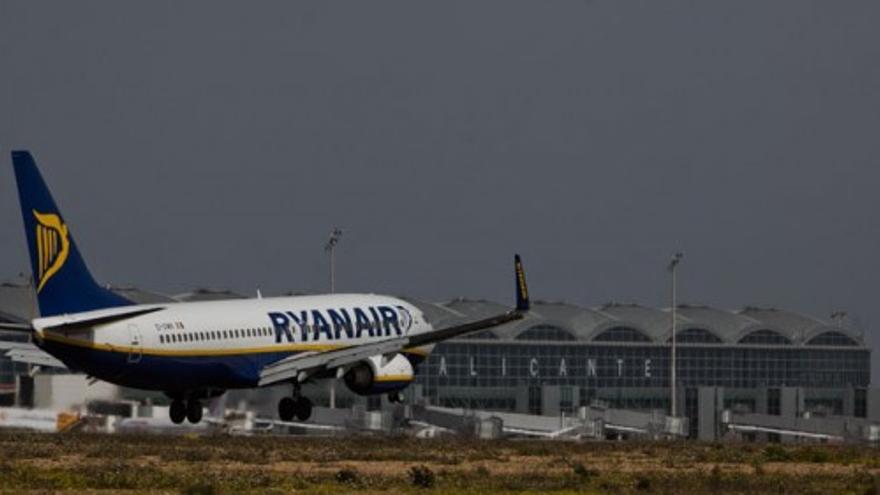 Ryanair retiene tres horas a 200 pasajeros a casi 50 grados