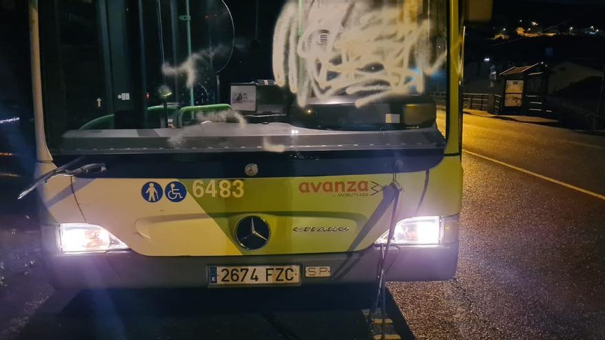 Vitrasa lamenta un  &quot;nuevo ataque vandálico&quot; a un autobús