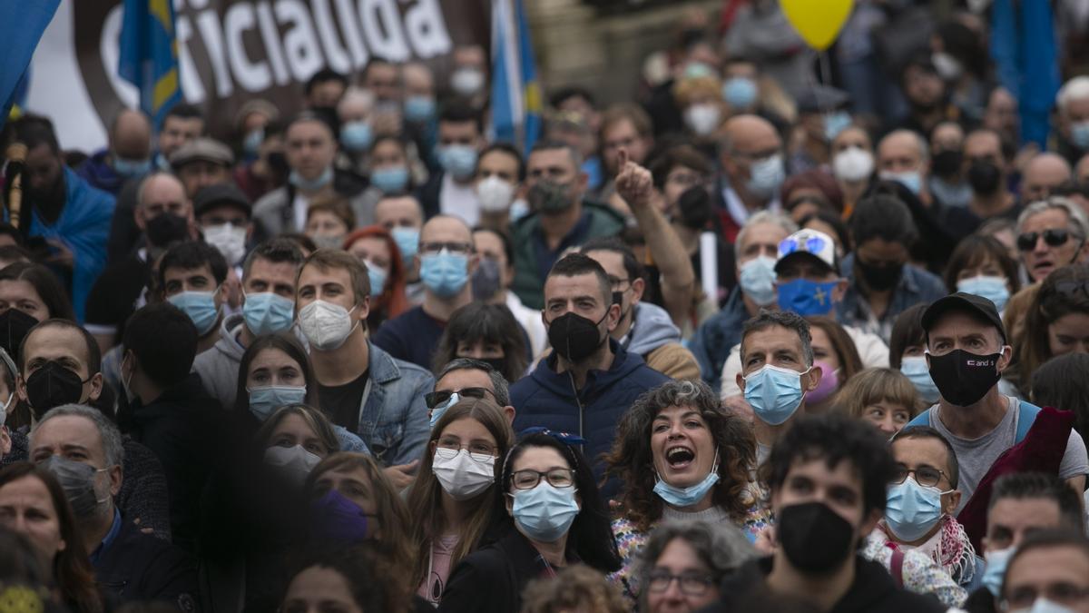 Los partidarios de la cooficialidad del asturiano se manifiestan en Oviedo