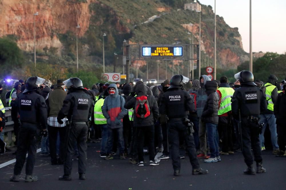 Talls i protestes a Bacelona per la reunió del 21D