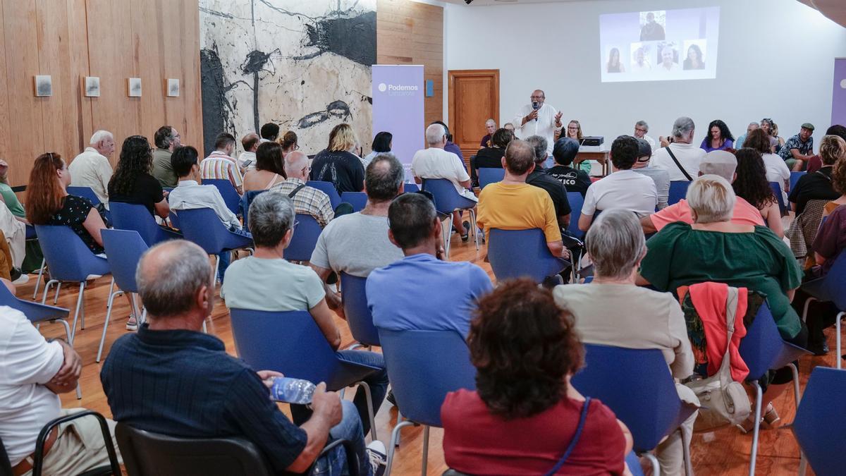 Nicolás Saavedra, ayer, durante la presentación de su candidatura a la Alcaldía de Tías.