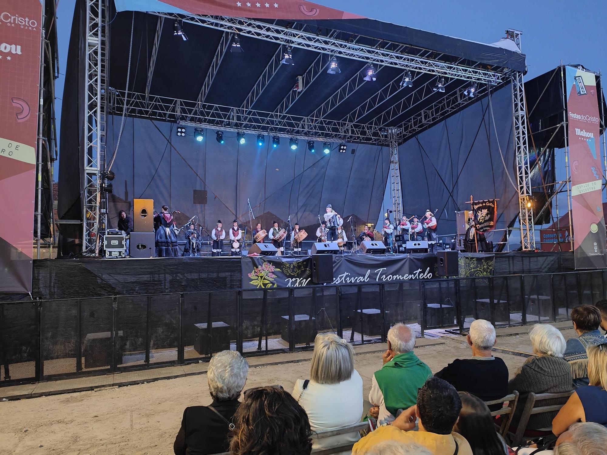 Astarot reúne a 4.000 personas en Cangas y Noname Djs abarrotan laa explanada de Ojea