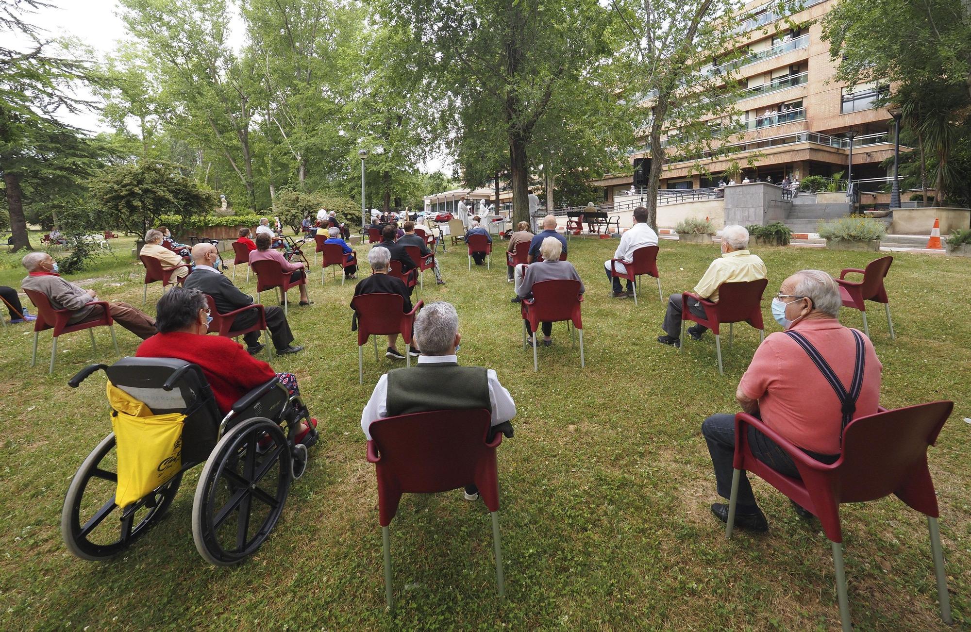 Un grupo de mayores  en la residencia Cardenal Marcelo.