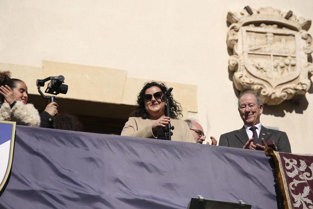 El desfile de La Entrada da la bienvenida a los Moros y Cristianos de Sax