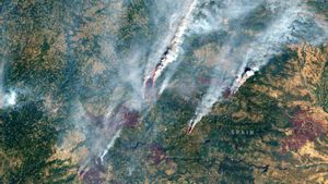 Las impresionantes columnas de humo de los incendios españoles vistas desde el satélite Sentinel 2