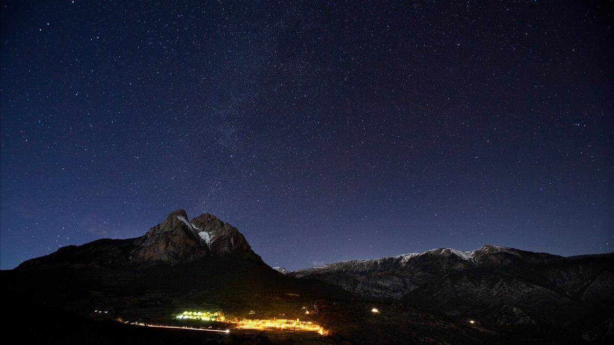 ’Timelapse’ de Saldes, el poble amb el millor cel de Catalunya, amb el Pedraforca al fons