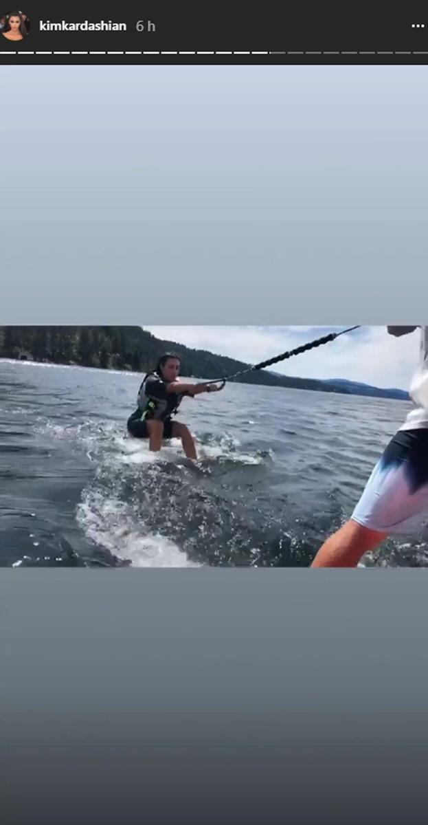 Kim Kardashian pasa el 4 de julio haciendo wakeboard