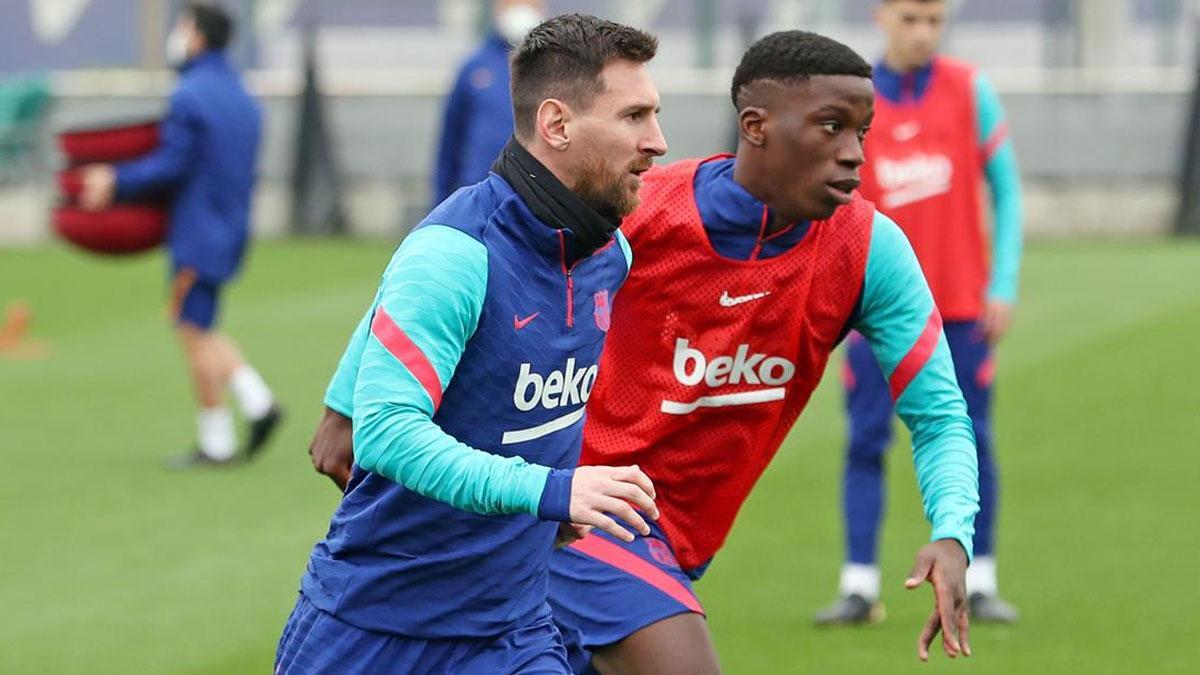 Leo Messi e Ilaix Moriba, durante un entrenamiento