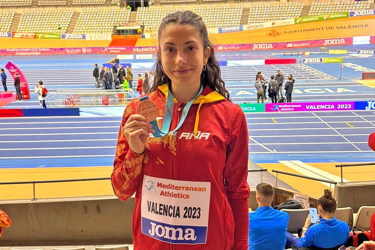 En 1.500 m, María González Cuevas acabó tercera con 4:24.93.