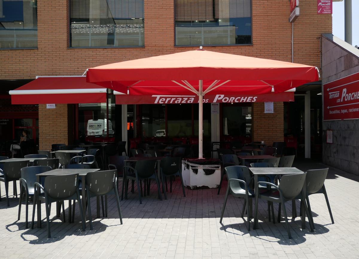 El bar Terraza Los Porches de Zaragoza, ubicado junto a La Romareda, esta semana pasada.